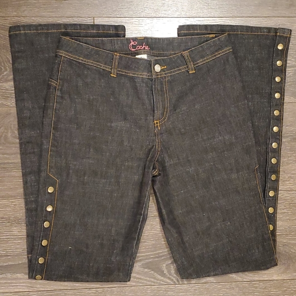 ❤CACHE SNAP DETAIL FLARE LEG JEANS, SIZE 6 (28) - Picture 1 of 5